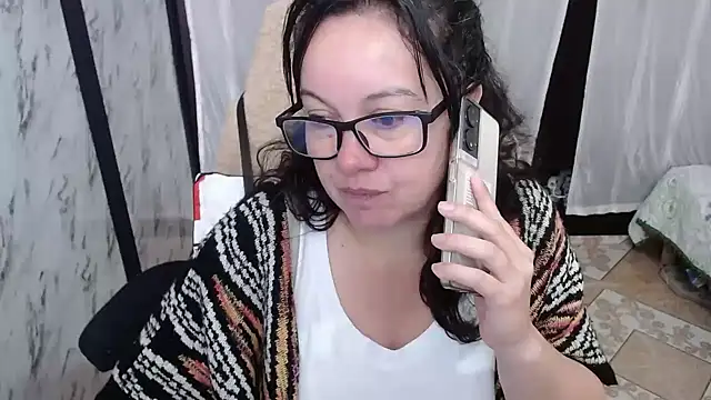 Snapshot of Sonialorens_ chatting on 03/08/25, 05:22 Sonialorens  online show from 03/08/25, 05:22