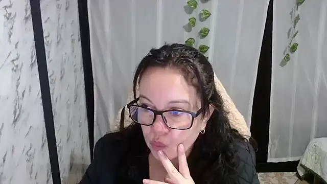 Snapshot of Sonialorens_ chatting on 03/13/25, 12:02 Sonialorens  online show from 03/13/25, 12:02