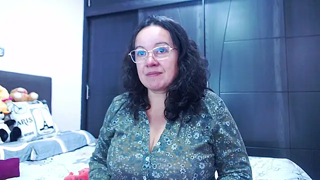 Snapshot of Sonialorens_ chatting on 09/09/25, 04:17 Sonialorens  online show from 09/09/25, 04:17