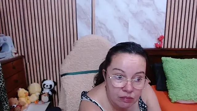 Snapshot of Sonialorens_ chatting on 10/13/25, 11:16 Sonialorens  online show from 10/13/25, 11:16