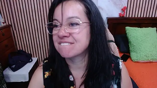 Snapshot of Sonialorens_ chatting on 10/17/25, 09:50 Sonialorens  online show from 10/17/25, 09:50