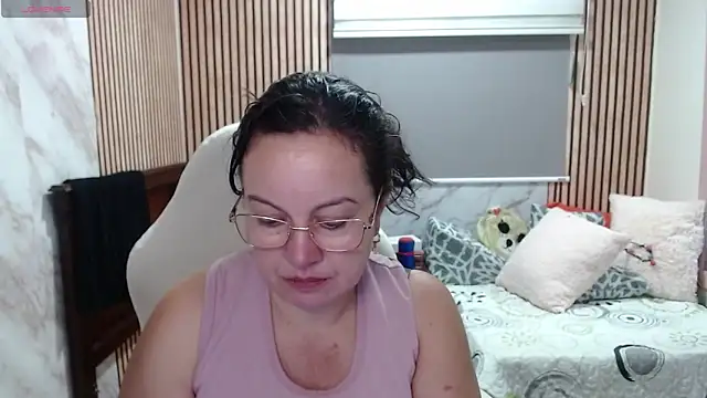 Sonialorens  online show from 05/20/26, 04:13
