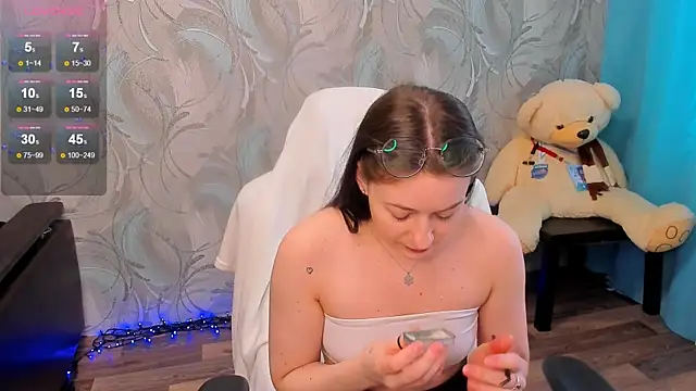 Snapshot of Kitty8meow chatting on 02/12/25, 07:44 Kitty8meow online show from 02/12/25, 07:44