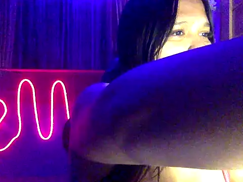 Snapshot of EmpressYna chatting on 11/07/25, 01:33 EmpressYna online show from 11/07/25, 01:33