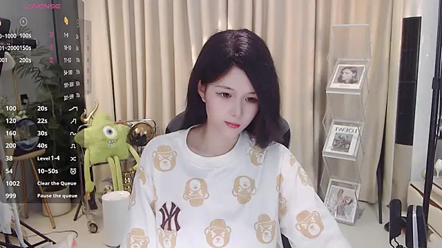 Judy0523 online show from 02/25/25, 02:36