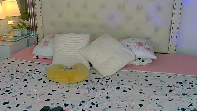 Snapshot of Ariana_girlhots chatting on 01/18/26, 06:17 Ariana girlhots online show from 01/18/26, 06:17