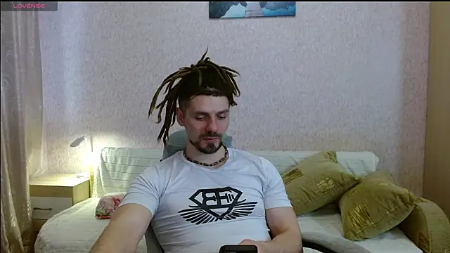Snapshot of Aestheticguy101 chatting on 04/10/26, 03:06 Aestheticguy101 online show from 04/10/26, 03:06