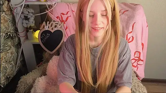 sarakaell online show from 03/15/26, 01:44