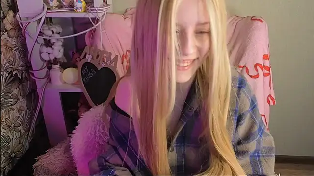 sarakaell online show from 03/24/26, 01:54