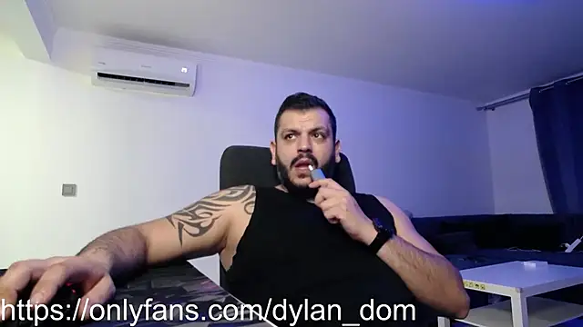 Snapshot of dyllan_dom_ chatting on 03/11/26, 11:00 dyllan dom online show from 03/11/26, 11:00