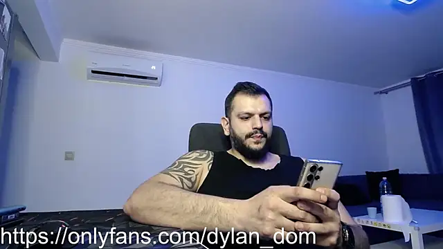 Snapshot of dyllan_dom_ chatting on 03/12/26, 11:11 dyllan dom online show from 03/12/26, 11:11