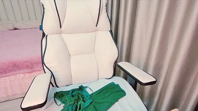 Girl  Funny online show from 12/29/24, 05:01