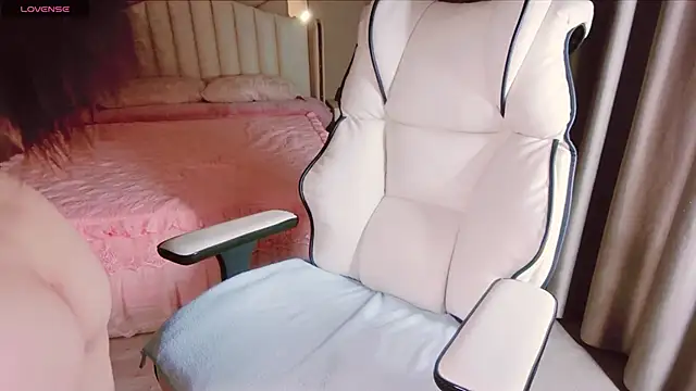 Girl  Funny online show from 01/25/25, 04:13