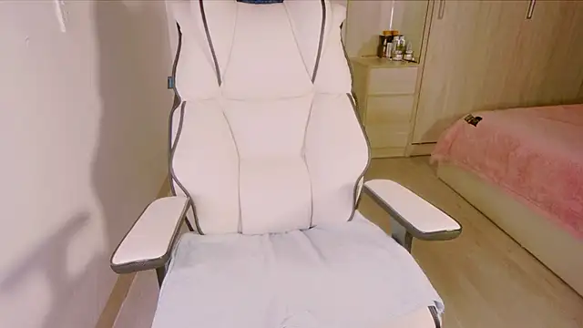 Girl  Funny online show from 02/09/25, 01:25