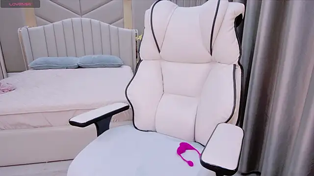 Girl  Funny online show from 03/20/25, 01:48