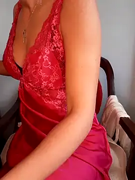 Snapshot of megan2021 chatting on 12/11/24, 01:17 megan2021 online show from 12/11/24, 01:17