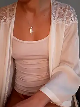 Snapshot of megan2021 chatting on 12/12/24, 02:22 megan2021 online show from 12/12/24, 02:22