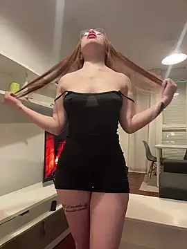 Snapshot of redheaddoll22 chatting on 03/06/26, 10:45 redheaddoll22 online show from 03/06/26, 10:45