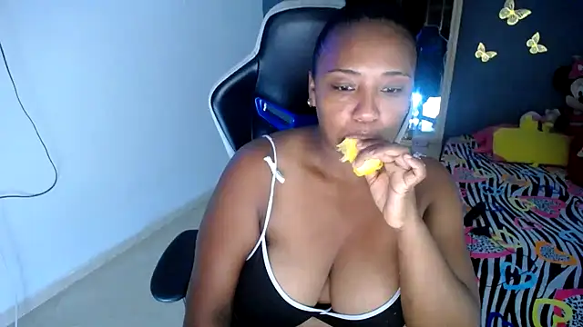 Snapshot of marysol83 chatting on 04/24/26, 01:19 marysol83 online show from 04/24/26, 01:19