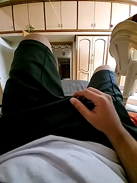 Snapshot of vansh1802 chatting on 11/16/25, 04:29 vansh1802 online show from 11/16/25, 04:29