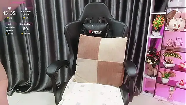 Yuki-yio online show from 10/26/25, 12:49