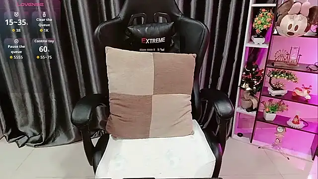 Yuki-yio online show from 11/01/25, 01:18