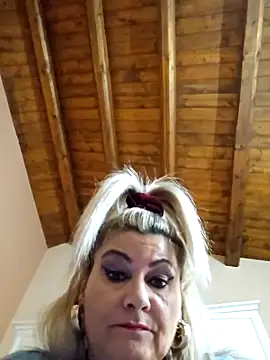 Snapshot of CRHYSTEL chatting on 12/29/24, 02:21 CRHYSTEL online show from 12/29/24, 02:21