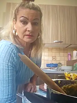 Snapshot of CRHYSTEL chatting on 12/31/24, 01:08 CRHYSTEL online show from 12/31/24, 01:08