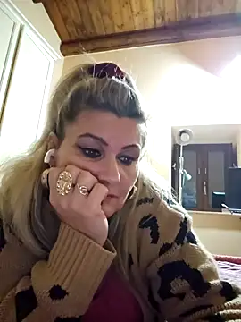 Snapshot of CRHYSTEL chatting on 01/02/25, 05:50 CRHYSTEL online show from 01/02/25, 05:50