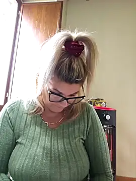 Snapshot of CRHYSTEL chatting on 01/29/25, 02:10 CRHYSTEL online show from 01/29/25, 02:10