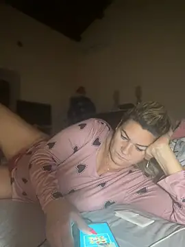 Snapshot of CRHYSTEL chatting on 02/20/25, 11:43 CRHYSTEL online show from 02/20/25, 11:43