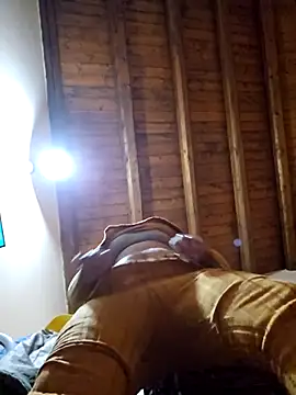 Snapshot of CRHYSTEL chatting on 03/08/25, 09:39 CRHYSTEL online show from 03/08/25, 09:39