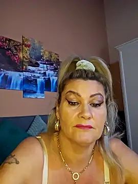 Snapshot of CRHYSTEL chatting on 03/18/25, 08:36 CRHYSTEL online show from 03/18/25, 08:36