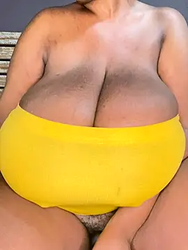 Snapshot of MissFancyXXL chatting on 11/18/25, 08:35 MissFancyXXL online show from 11/18/25, 08:35