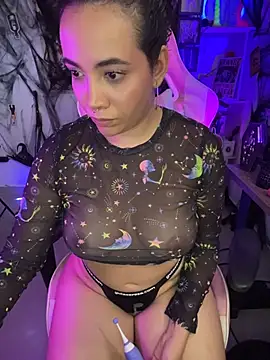 Snapshot of Emma_Wish chatting on 10/20/25, 04:29 Emma Wish online show from 10/20/25, 04:29