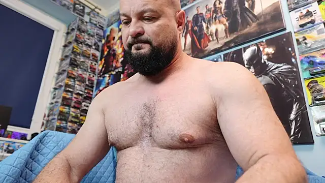 Snapshot of Muscle_Bear chatting on 04/19/26, 04:45 Muscle Bear online show from 04/19/26, 04:45