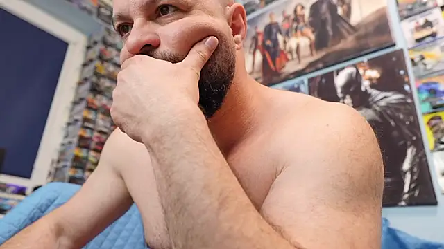 Snapshot of Muscle_Bear chatting on 04/25/26, 06:38 Muscle Bear online show from 04/25/26, 06:38