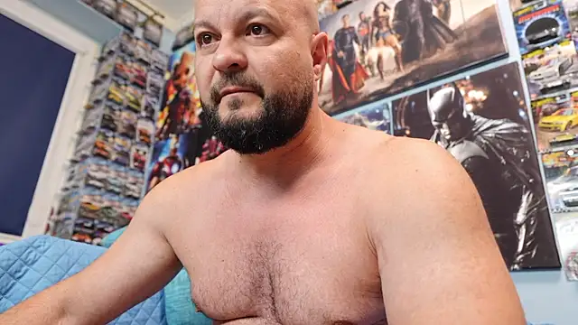 Snapshot of Muscle_Bear chatting on 06/12/26, 03:27 Muscle Bear online show from 06/12/26, 03:27