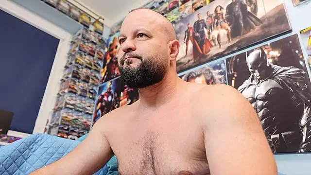 Snapshot of Muscle_Bear chatting on 07/17/26, 05:36 Muscle Bear online show from 07/17/26, 05:36