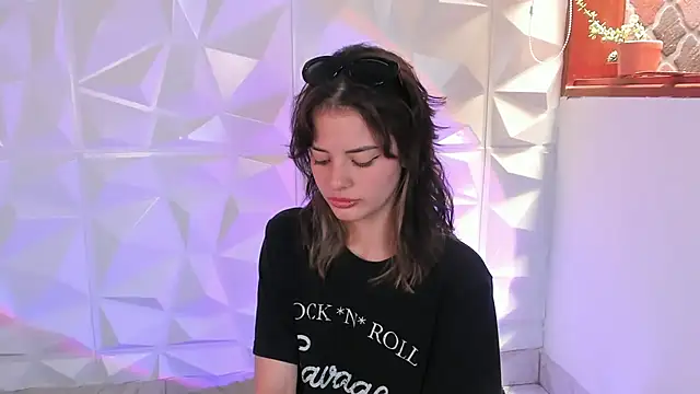 Snapshot of Abby_Saenz01 chatting on 04/20/26, 05:37 Abby Saenz01 online show from 04/20/26, 05:37