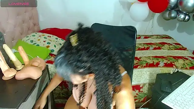 Snapshot of Alexaqueen1 chatting on 11/24/25, 11:26 Alexaqueen1 online show from 11/24/25, 11:26