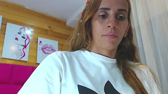 Snapshot of Amber_Moore chatting on 02/04/25, 10:55 Amber Moore online show from 02/04/25, 10:55