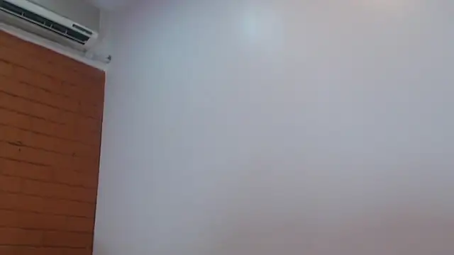 Snapshot of Amber_Moore chatting on 02/07/25, 09:04 Amber Moore online show from 02/07/25, 09:04