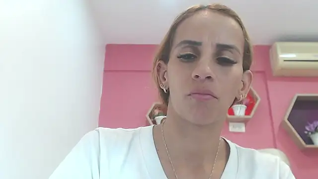 Snapshot of Amber_Moore chatting on 02/14/25, 11:31 Amber Moore online show from 02/14/25, 11:31