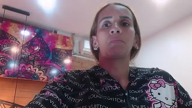 Snapshot of Amber_Moore chatting on 03/08/25, 02:23 Amber Moore online show from 03/08/25, 02:23