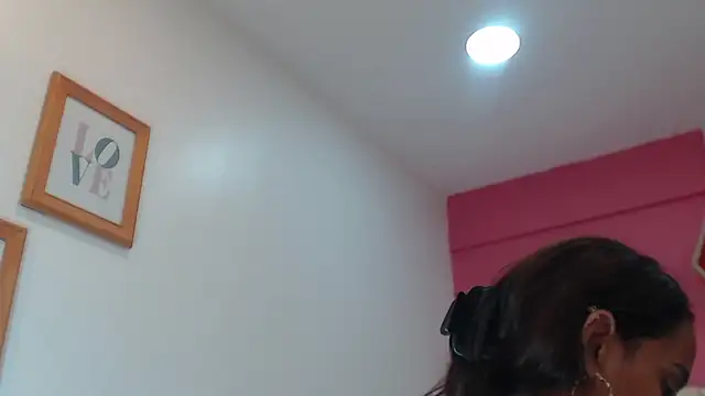 Snapshot of Amber_Moore chatting on 09/08/25, 03:55 Amber Moore online show from 09/08/25, 03:55