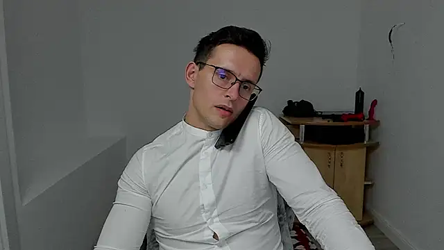 Snapshot of sexxymuscles4u chatting on 12/12/24, 05:59 sexxymuscles4u online show from 12/12/24, 05:59