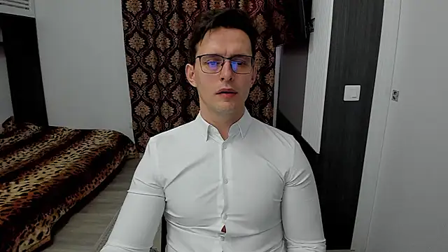 Snapshot of sexxymuscles4u chatting on 03/10/25, 02:26 sexxymuscles4u online show from 03/10/25, 02:26