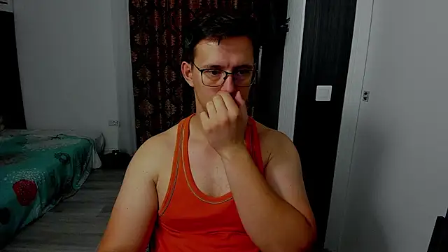 Snapshot of sexxymuscles4u chatting on 09/13/25, 09:53 sexxymuscles4u online show from 09/13/25, 09:53