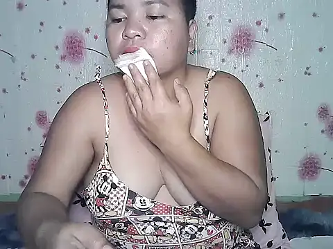 Snapshot of hotpussyxxx33x chatting on 12/15/25, 05:01 hotpussyxxx33x online show from 12/15/25, 05:01